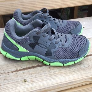 Big kids size 13 under armour sneakers
